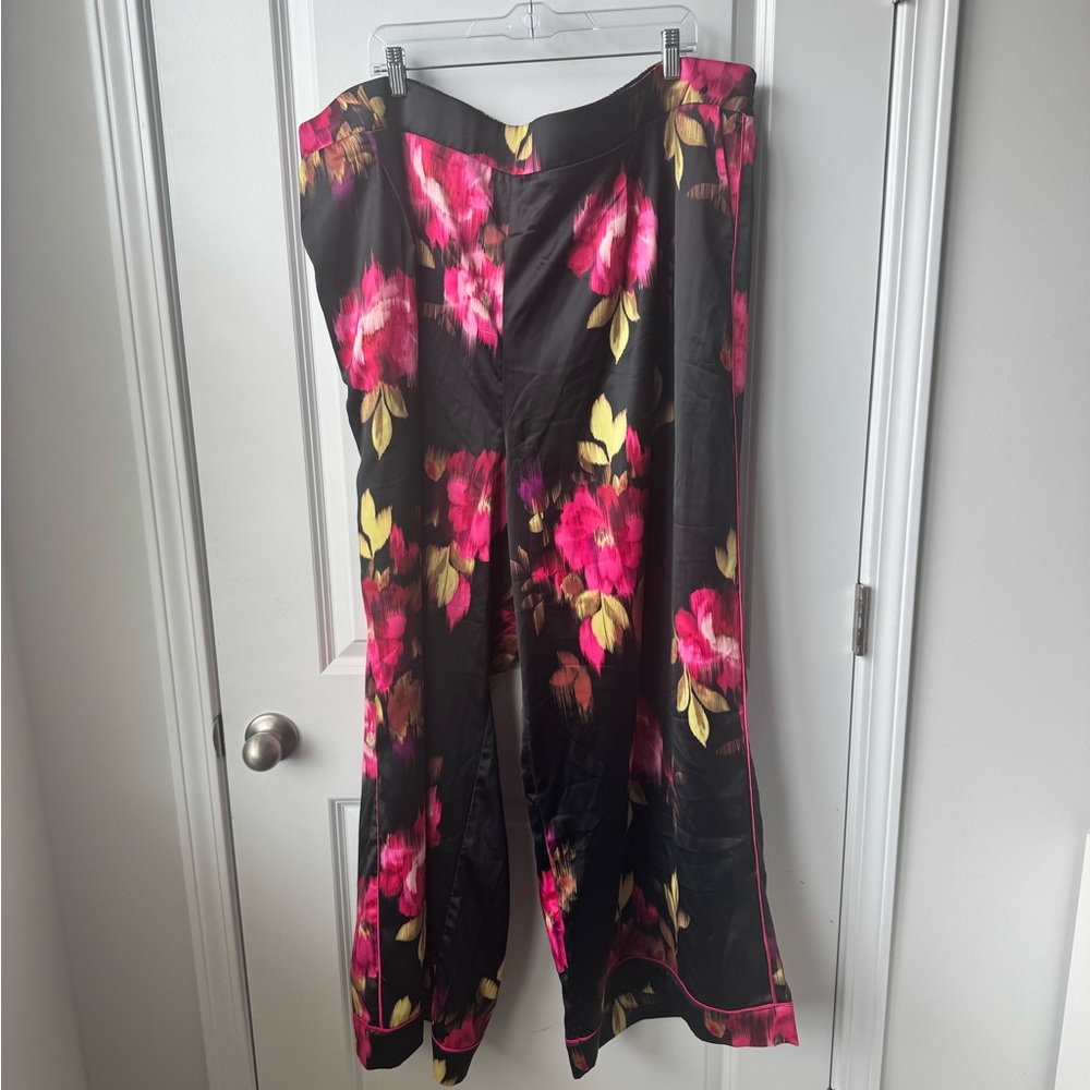 Torrid Wide Leg Satin High Rise Pant 4 NWT - Picture 2 of 7